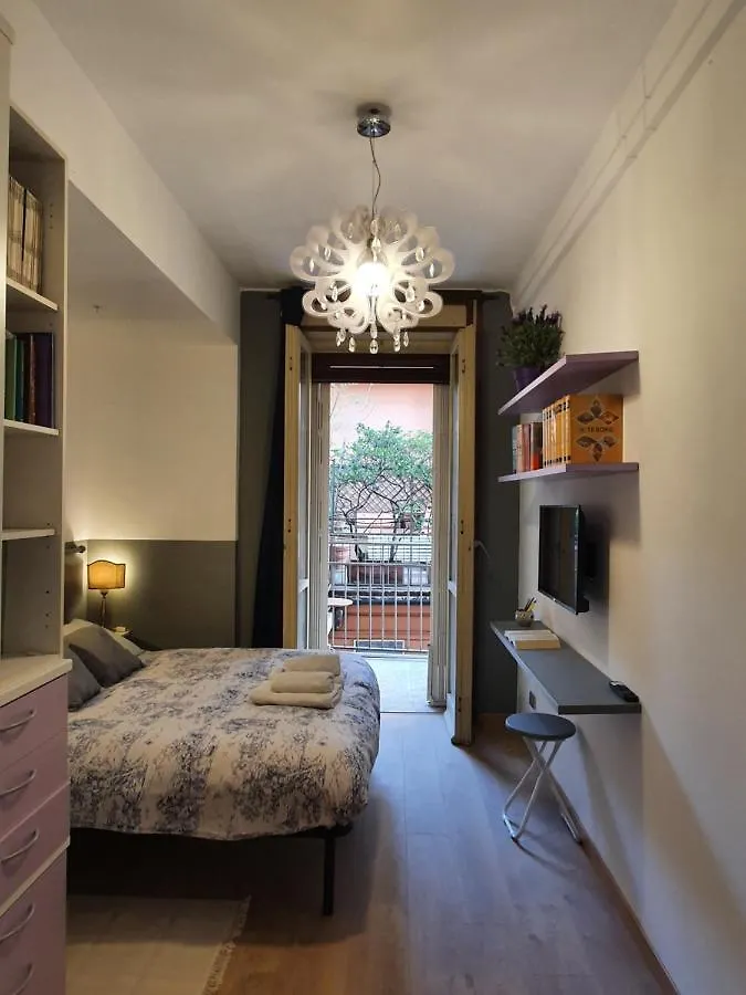 Alma Vacation Apartment In The Centre, Big Terrace Milan