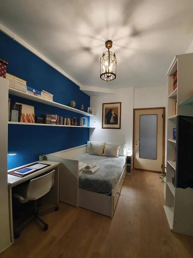 Alma Vacation Apartment In The Centre, Big Terrace Milano 0*,  Italia