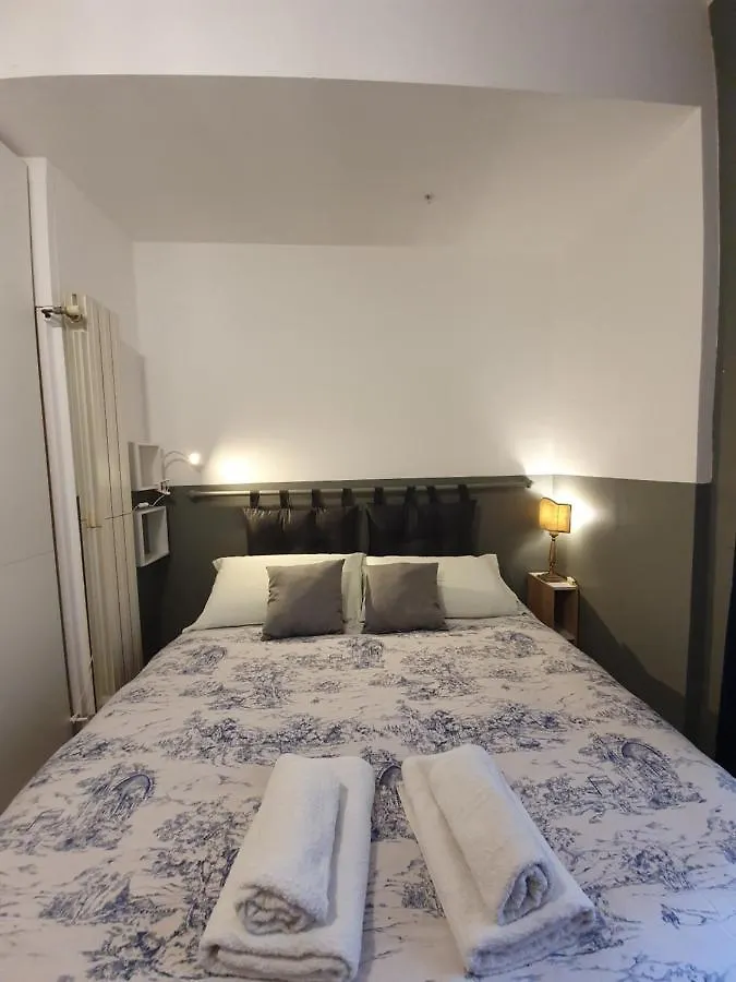 Alma Vacation Apartment In The Centre, Big Terrace Milan