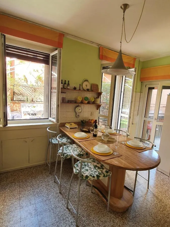 Alma Vacation Apartment In The Centre, Big Terrace Milan Italy