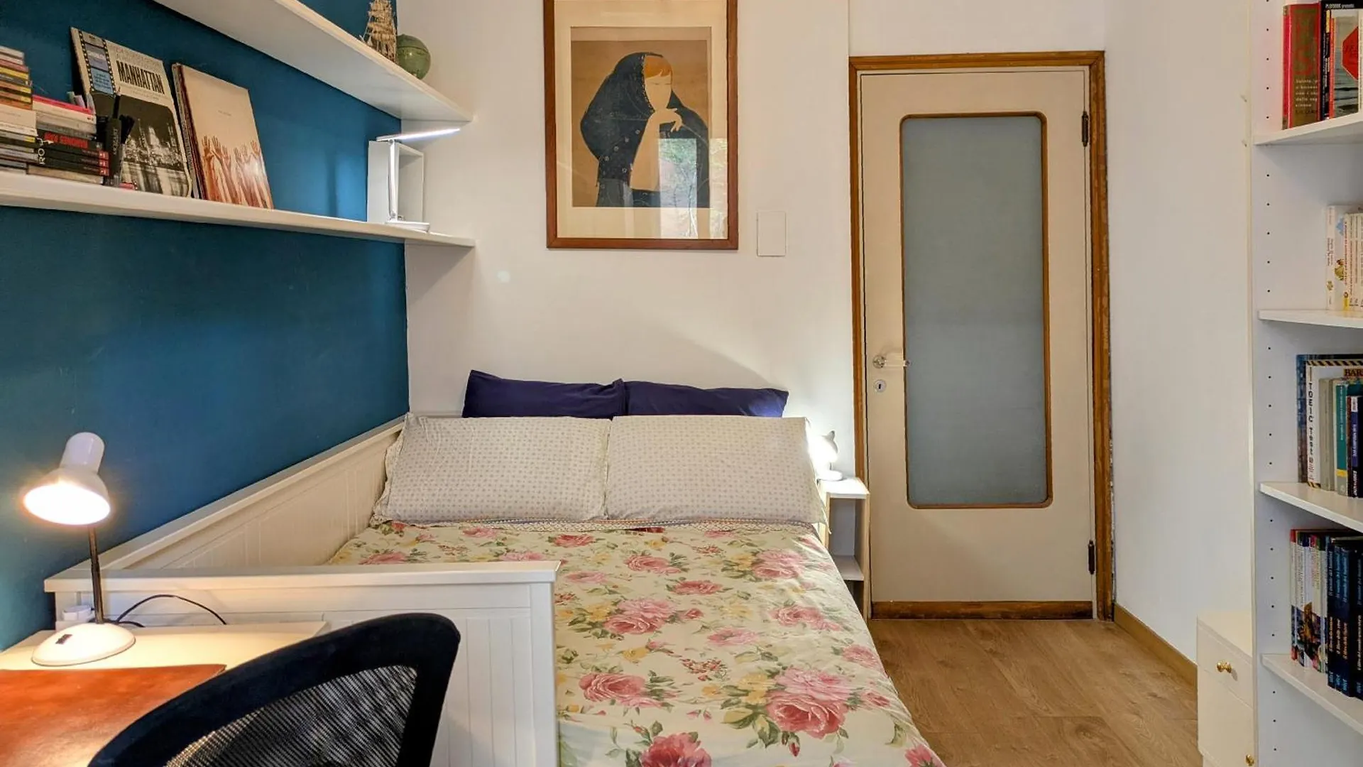 Alma Vacation Apartment In The Centre, Big Terrace Milan Italy