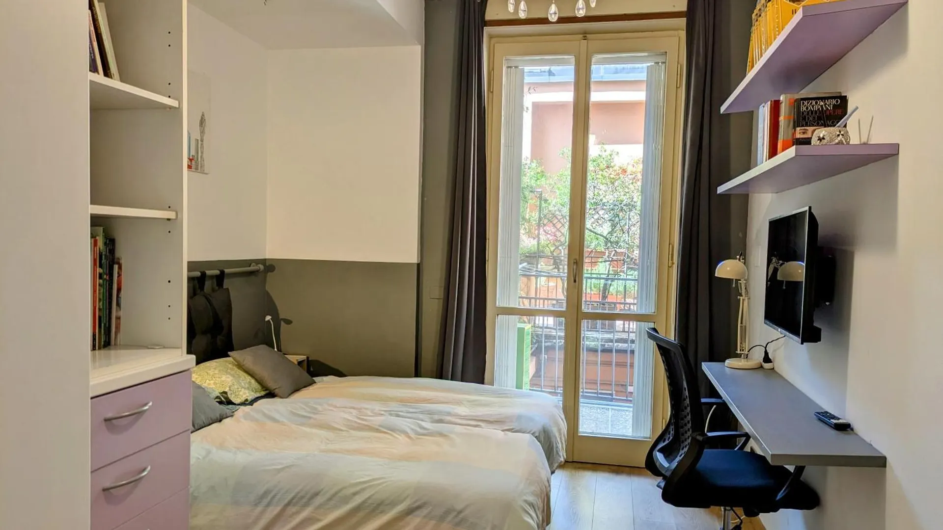 Alma Vacation Apartment In The Centre, Big Terrace Milan Italy