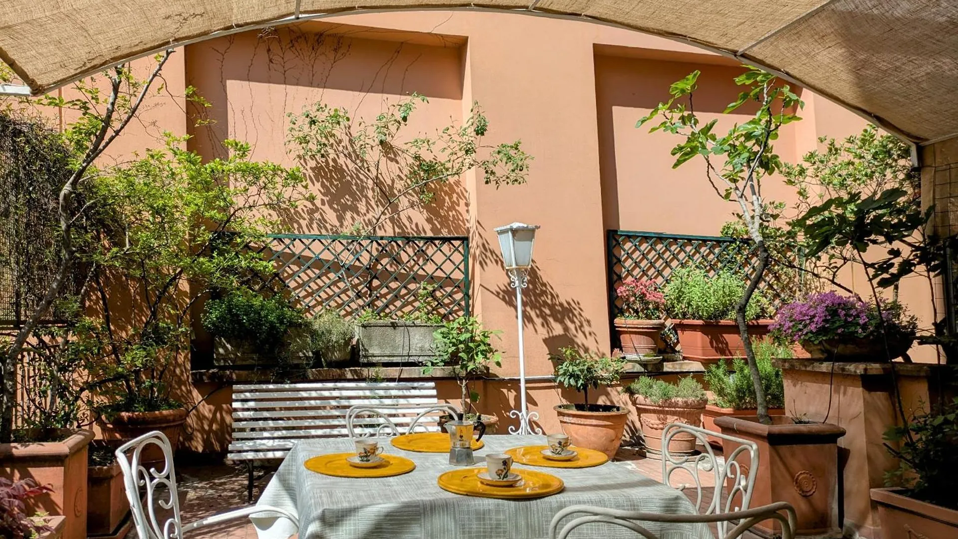 Alma Vacation Apartment In The Centre, Big Terrace Milan