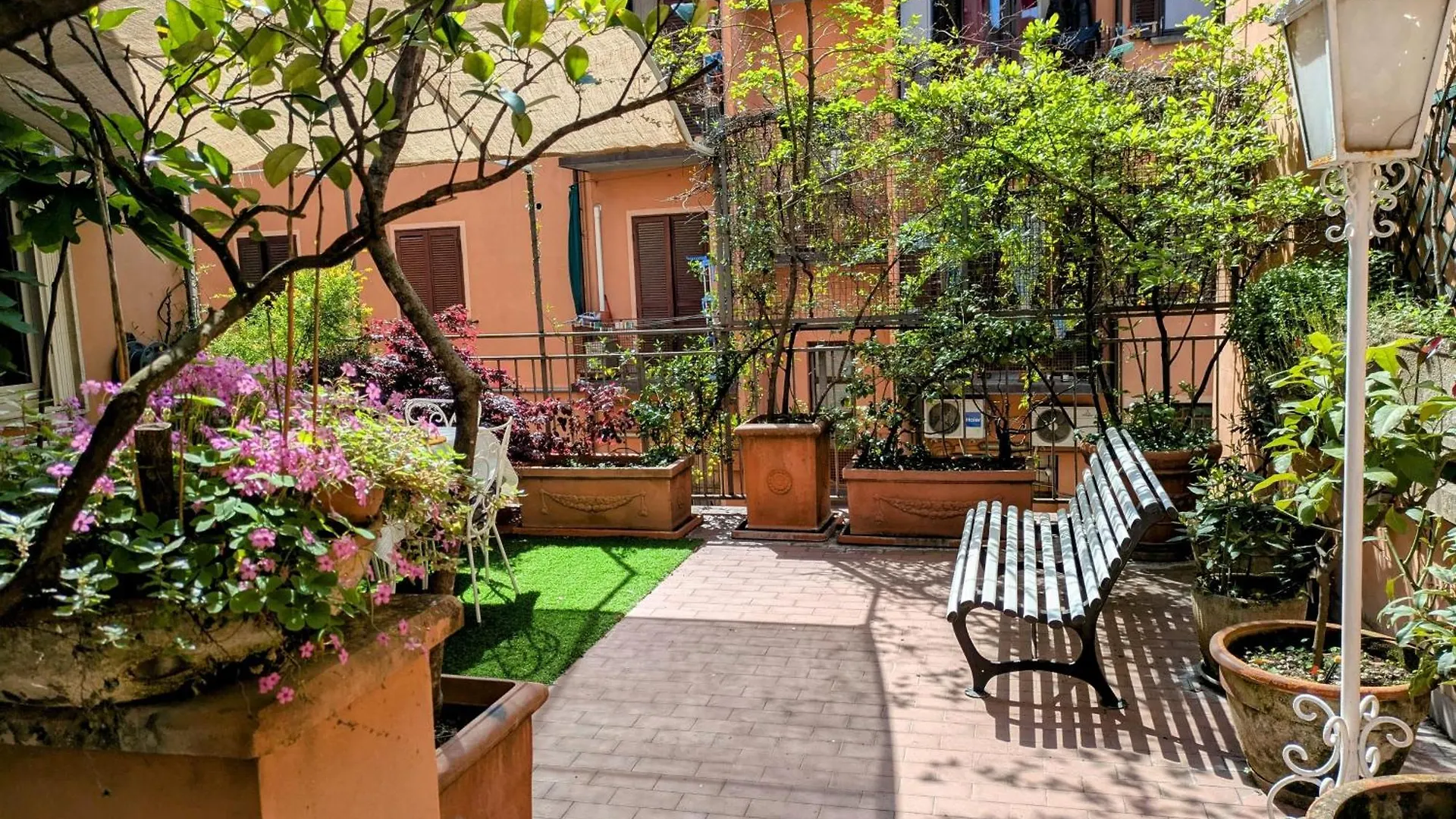 Alma Vacation Apartment In The Centre, Big Terrace Milan