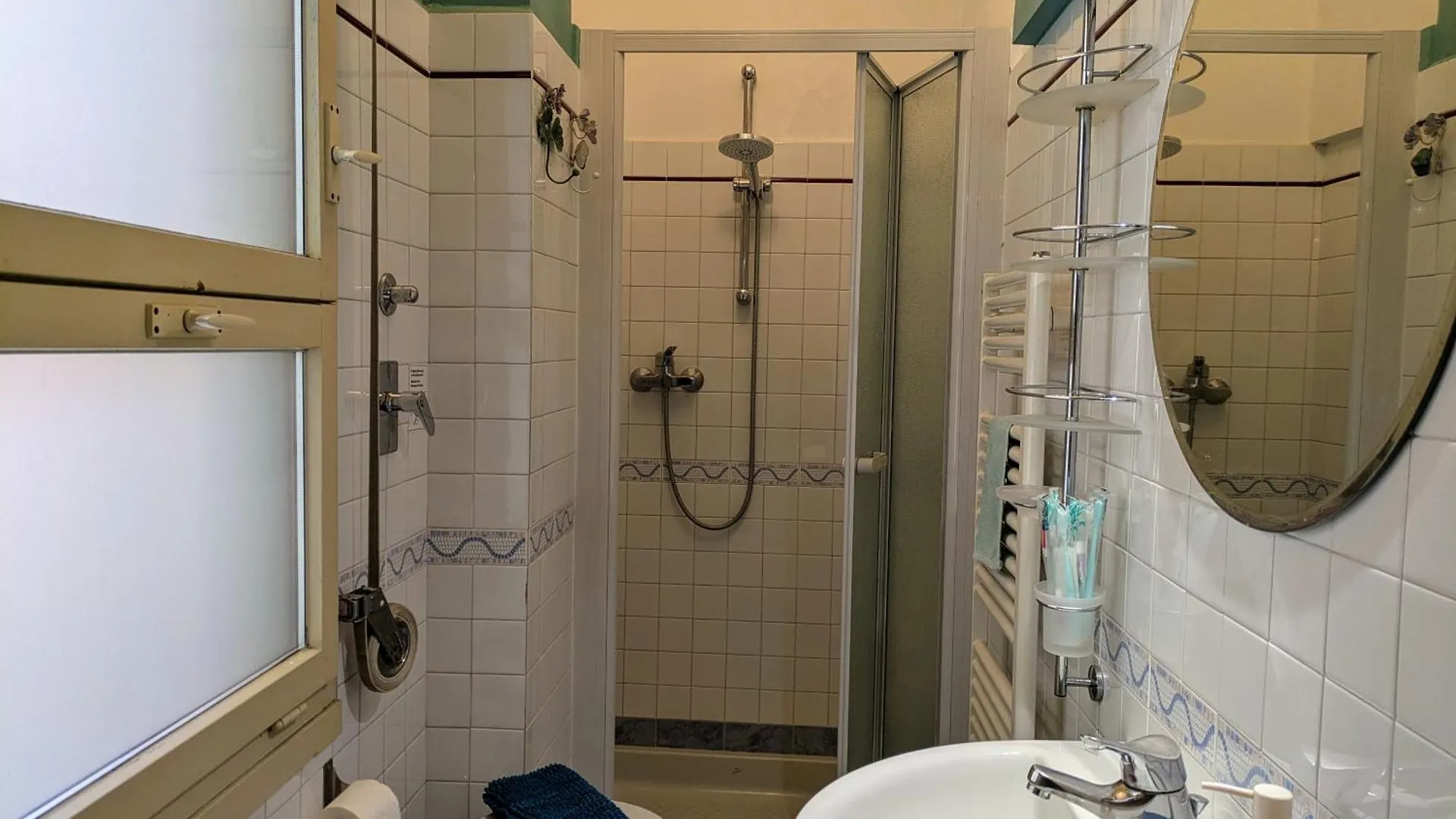 Alma Vacation Apartment In The Centre, Big Terrace Milan Italy