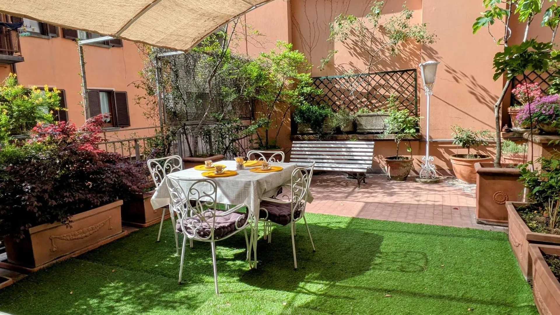 Alma Vacation Apartment In The Centre, Big Terrace Milan