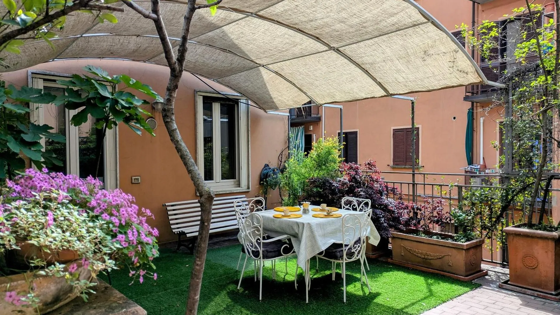 Alma Vacation Apartment In The Centre, Big Terrace Milánó
