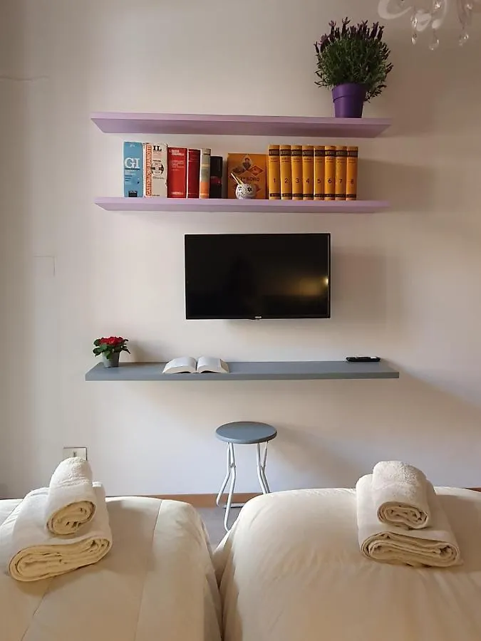 Alma Vacation Apartment In The Centre, Big Terrace Milan